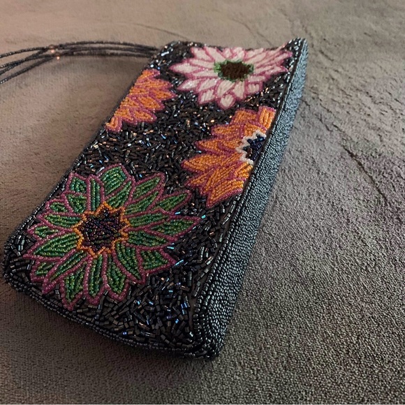 Beaded Flower Bag - Picture 3 of 10
